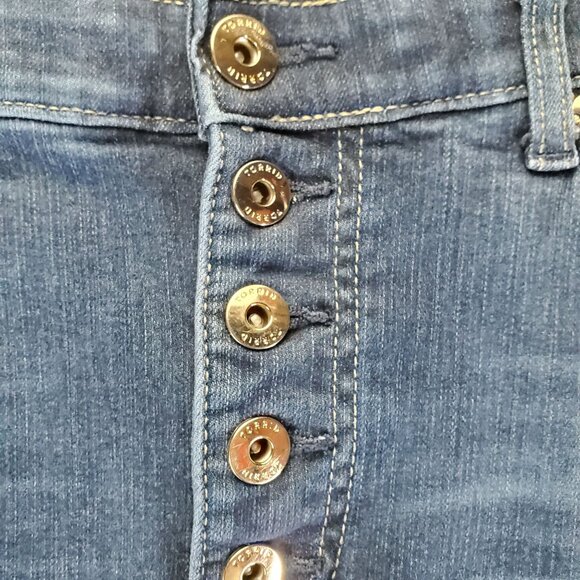Torrid Jeans Women Size 16R Blue Bombshell Skinny Premium Stretch Button Fly - Picture 2 of 12